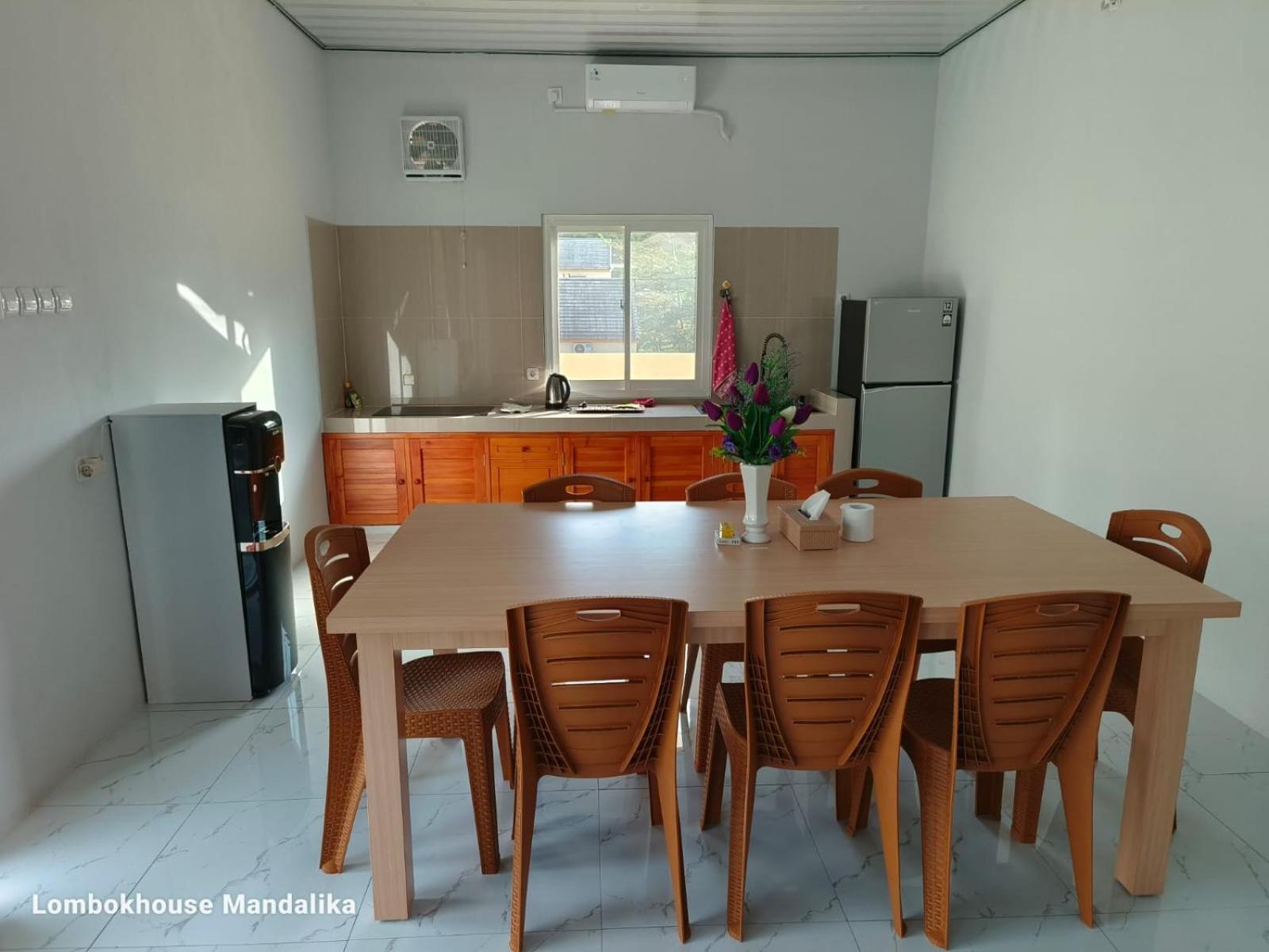 Отель Lombokhouse Mandalika Kuta  Экстерьер фото