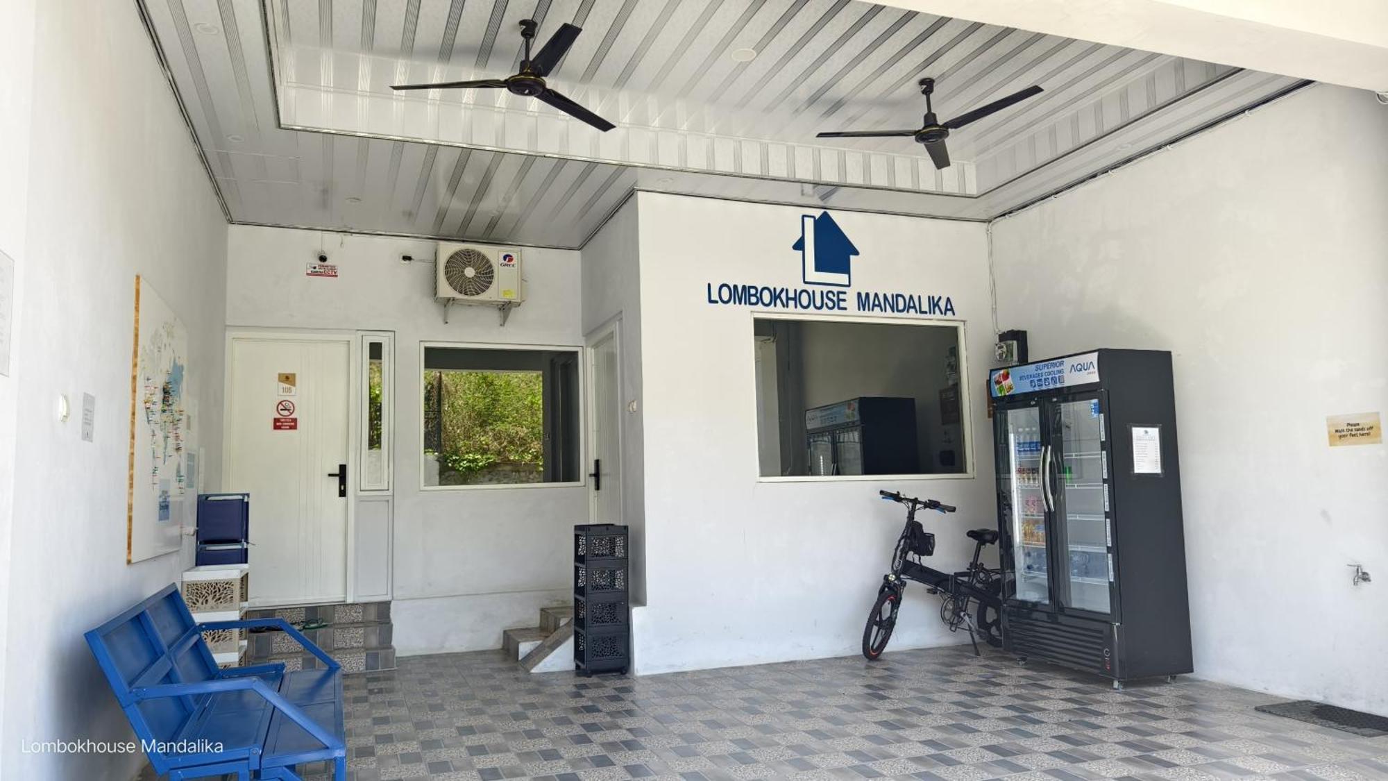 Отель Lombokhouse Mandalika Kuta  Экстерьер фото
