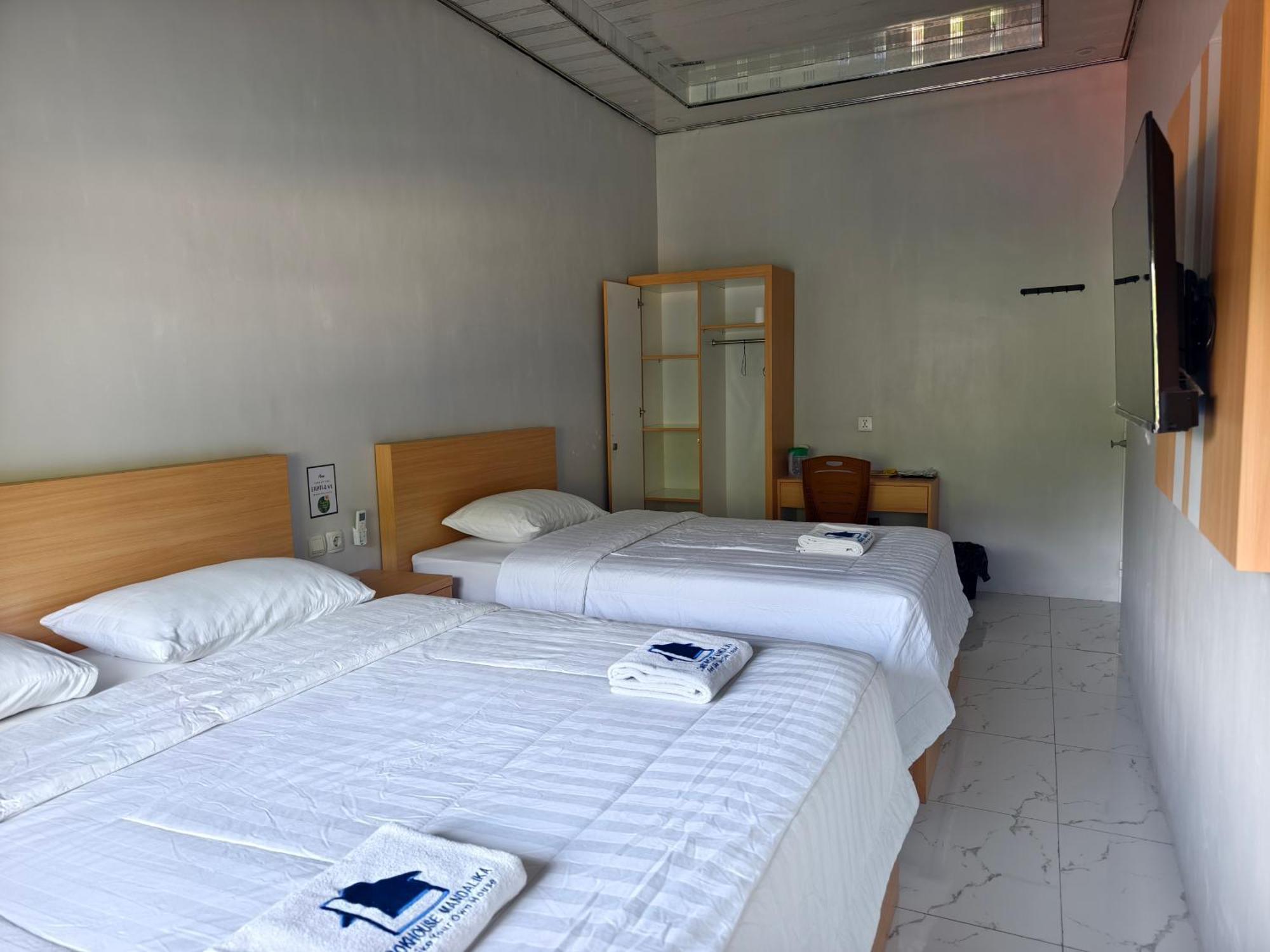 Отель Lombokhouse Mandalika Kuta  Экстерьер фото