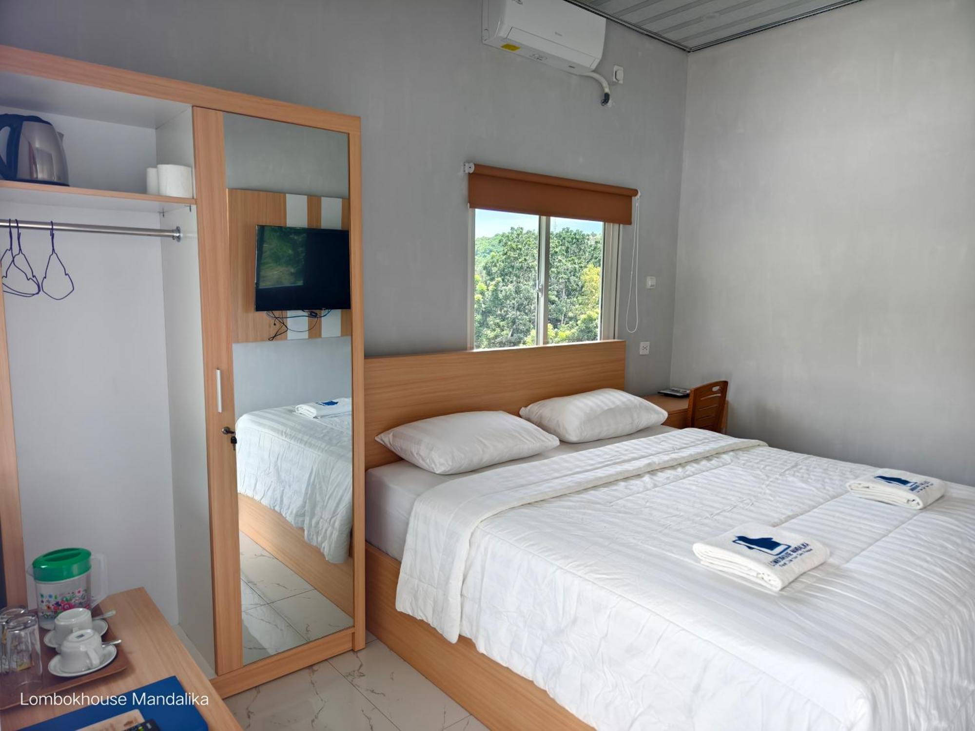 Отель Lombokhouse Mandalika Kuta  Экстерьер фото